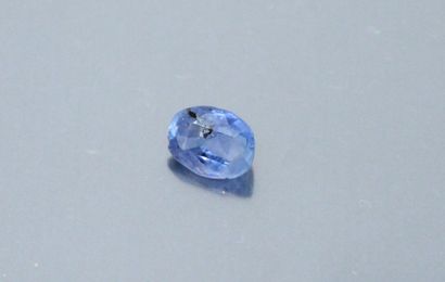 null Oval sapphire on paper. 

Ceylon, unheated. 

weight : approx. 1.35 ct.