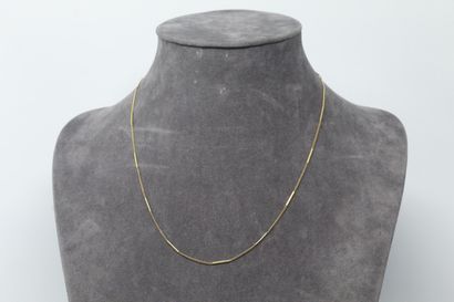 null 18k (750) yellow gold chain with curb chain and alternating rods.

Marked with...