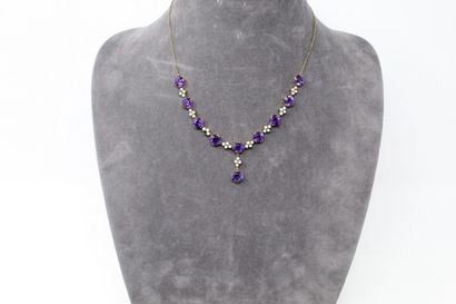 null Gilt metal necklace decorated with ten round amethysts separated by four pearls....