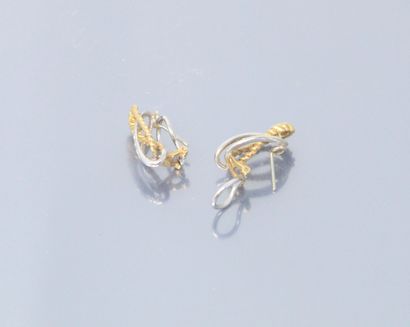 null Pair of 18k (750) yellow and white gold openwork stud earrings partially twisted...