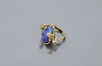 null Michel AUDIARD (1951- )

Yellow gold ring set with a blue opal decorated with...