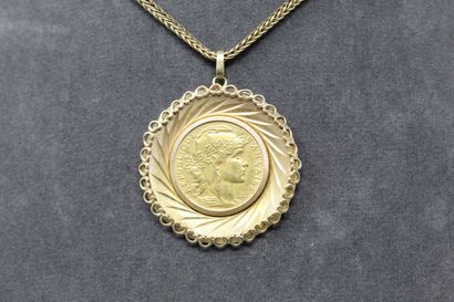 null 18k (750) yellow gold pendant set with a 20 francs Coq 1910 gold coin. 

A chain...