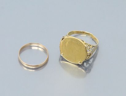 null Yellow gold 18k (750) : signet ring made from a 20 francs Coq coin (heavy wear)...