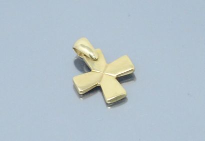 null 18k (750) yellow gold pendant. 

Weight : 1.37 g.
