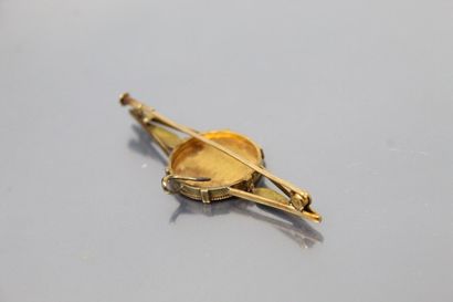 null Brooch in 18k (750) yellow gold holding a 10 franc Helvetia coin (1913)

Weight...