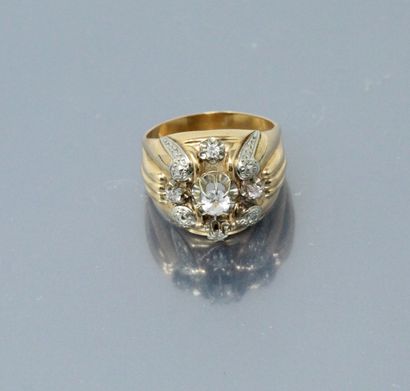 null 18k (750) yellow gold ring set with white stones. 

Marked with an eagle's head.

Weight:...
