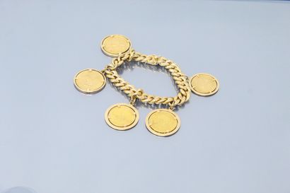 null Gourmette en or jaune 18k (750) ornée de pièces en or comprenant : 

- 10 Mark...