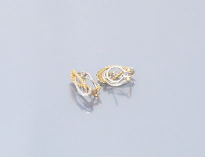 null Pair of 18k (750) yellow and white gold openwork stud earrings partially twisted...