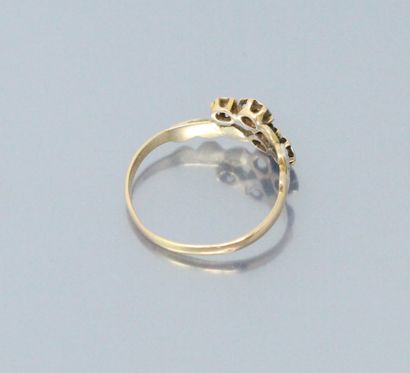 null 18k (750) yellow and white gold ring set with small flowers and a brilliant...
