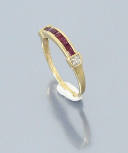null 18k (750) yellow gold ring set with diamonds and a line of calibrated rubies....