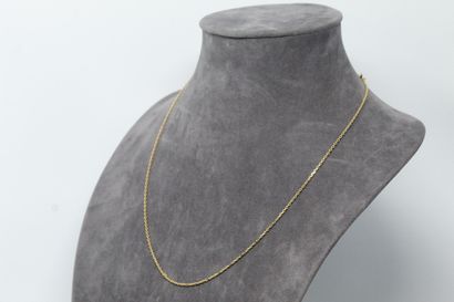 null 18k (750) yellow gold chain.

Marked with an eagle's head.

Around the neck:...