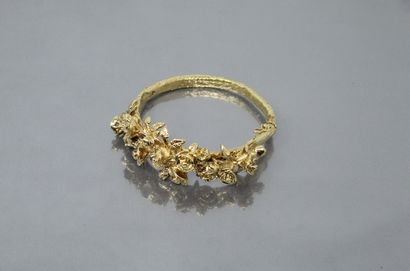null Michel AUDIARD (1951- )

Articulated bracelet in gilded lost wax bronze with...