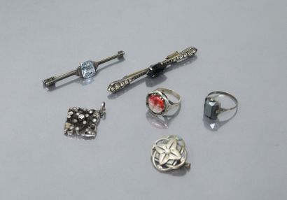 null Lot of fancy jewels in metal and silver. 

Gross weight: 24.18 g.