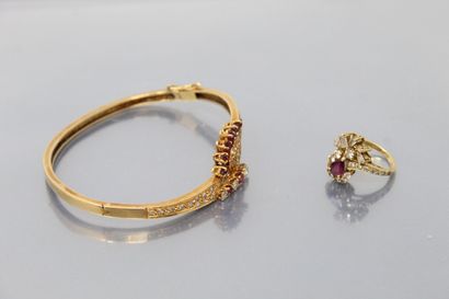 null Half set in 18k (750) yellow gold comprising a rigid bracelet set with navette...