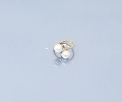 null toi&moi ring in 18k (750) yellow gold set with two pearls.

Finger size: - Gross...