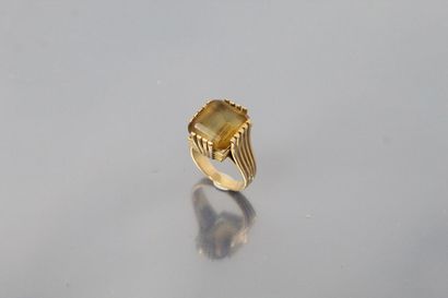 null 18K (750) yellow gold ring set with a rectangular cut citrine.

Finger size:...