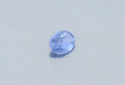 null Saphir ovale sur papier. 

Poids : 1.10 ct.