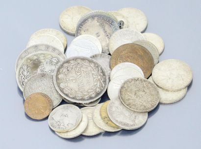 null Lot de pièces en argent française et étrangères principalement XXe. 

Poids...