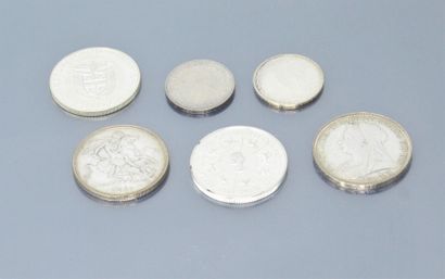 null Lot of 6 silver coins including : 

- 2 x 5 Reichsmarks, 1935, 1938.

- 1 Victoria...