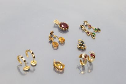 null Lot de pendentifs et pendants d'oreilles en or jaune 18k (750) ornée de pierres...