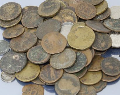 null Lot of old coins mainly in non-precious metals.