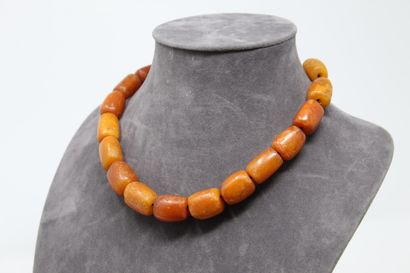 null Necklace made of amber cylinders. (acc.)

Gross weight : 64.69 g.