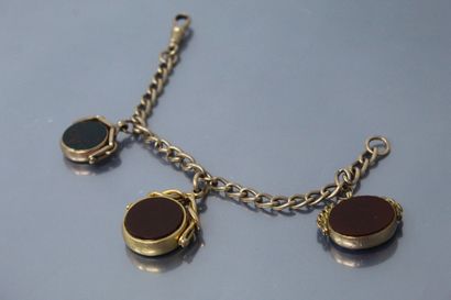 null 9k (375) yellow gold chain with three pendants set with carnelian and blood...
