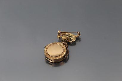 null 
14k (585) yellow gold picture brooch, the front face set with a brilliant,...