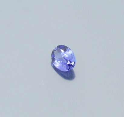 null Oval Tanzanite on paper.

Accompanied by a certificate AIG. 

Weight : 7.05...