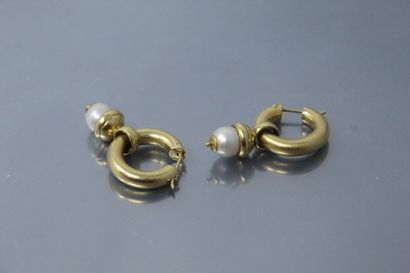 null Paire de pendants d'oreille en or jaune 18k (750) ornée de perles de culture....