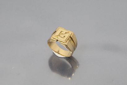 null Chevaliere in 18k (750) yellow gold. Monogrammed.

Finger size : 61.5 - Weight...