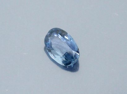 null Oval sapphire on paper.

Ceylon unheated. 

Weight : approx. 2.85 cts.