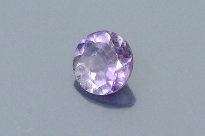 null Round amethyst on paper. 

Accompanied by an IDT certificate. 

Weight : 4.46...