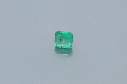 null Rectangular emerald with cut sides on paper. 

Accompanied by an AIG certificate...