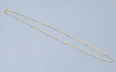 null Chaine en or jaune 18k (750) composée de petites perles. 

Poinçon tête d'aigle.

Tour...