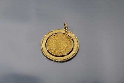 null Pendentif en or jaune 18k (750) orné d'un 20 francs Napoléon III Tête Laurée...