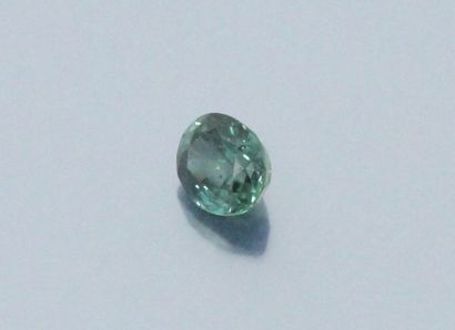 null Oval sapphire on paper. 

Accompanied by an AIG certificate indicating unheated....