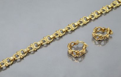null Half set in gold metal made up of a necklace and ear clips. 

Necklace size:...