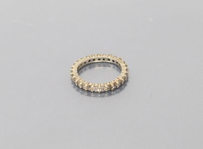 null Wedding ring in 18k (750) white gold set with diamonds.

Finger size: 49 - Gross...