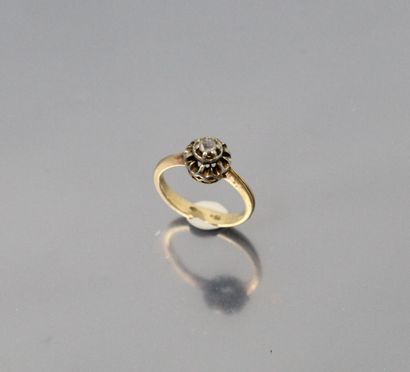 null Ring in 18k (750) yellow gold, set with a diamond in its center.

Finger size:...