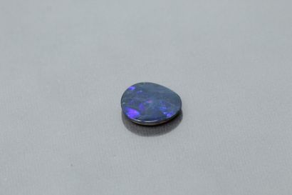 null Blue opal on paper

Size 2cm x 1,8 cm