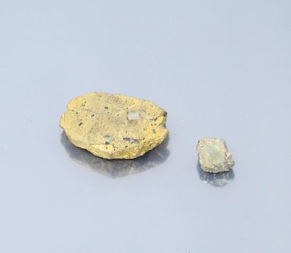 null A rough pyrite on paper. 

Weight : 57.8 g.