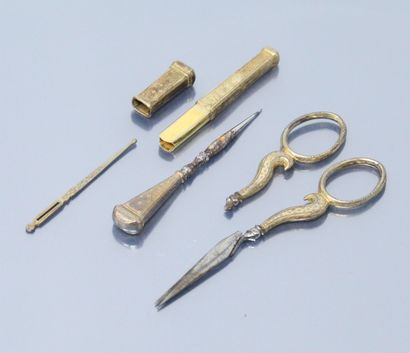 null Sewing kit in silver (boar) composed of a needle holder, a punch and a pair...