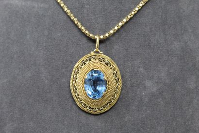null 18k (750) yellow gold necklace with a blue synthetic spinel pendant. 

Necklace...