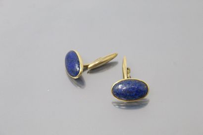 null Pair of 14k (585) yellow gold cufflinks set with lapis lazuli cabochons. 

Gross...
