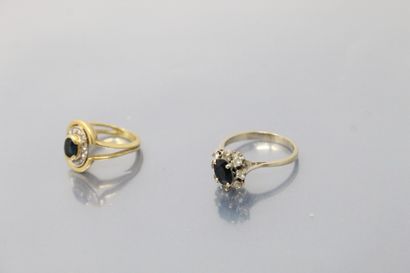 null Lot of two rings in 18k (750) yellow and 14k (585) white gold, each with an...
