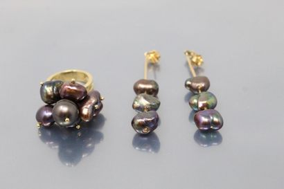null Yellow gold half set with baroque Tahitian pearls, consisting of an 18k (750)...