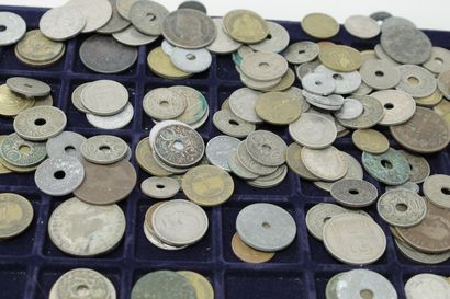 null Important lot of various French and foreign coins.