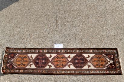 null Galerie Ardebil (Iran), vers 1980. 

Velours en laine sur fondations en coton....