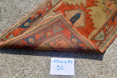 null Konya (Turkey), 1980. 

Wool velvet on wool foundation. 

Golden beige field...